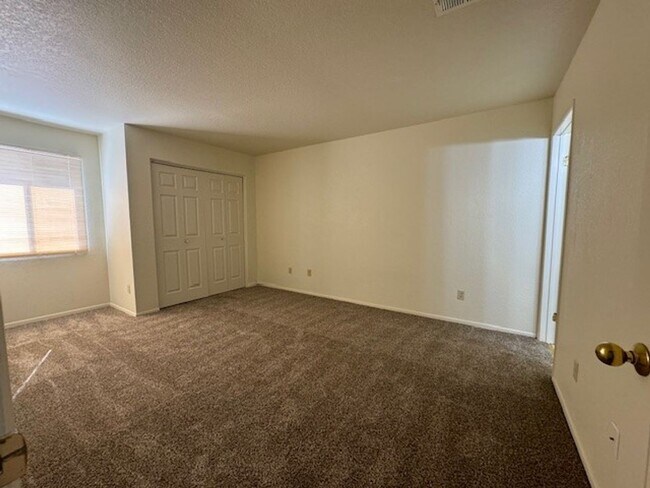 Building Photo - 2BR Condo w/Marina and Dock-Gated Waterfro...