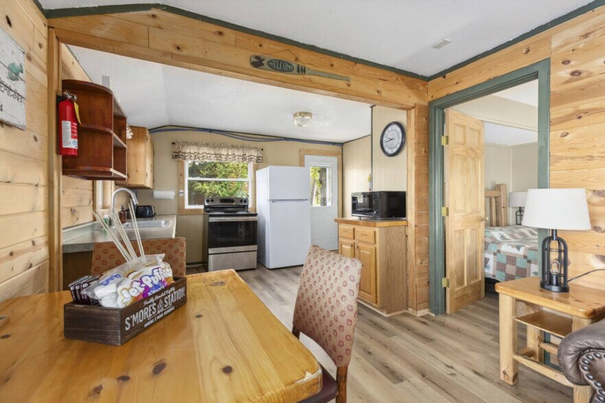 Building Photo - 40552 Mary Lake Rd