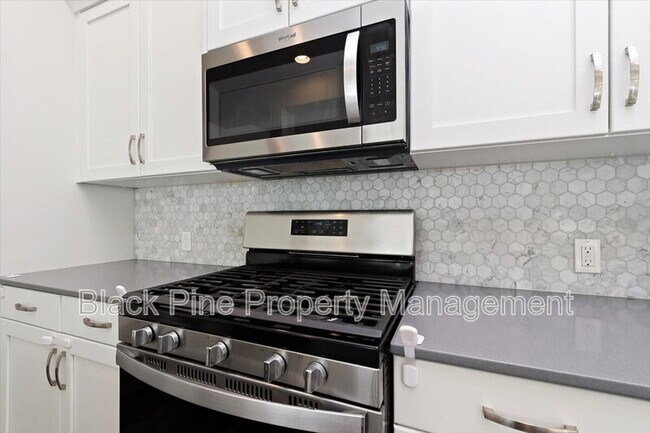 Building Photo - 3098 N Lochness Ave