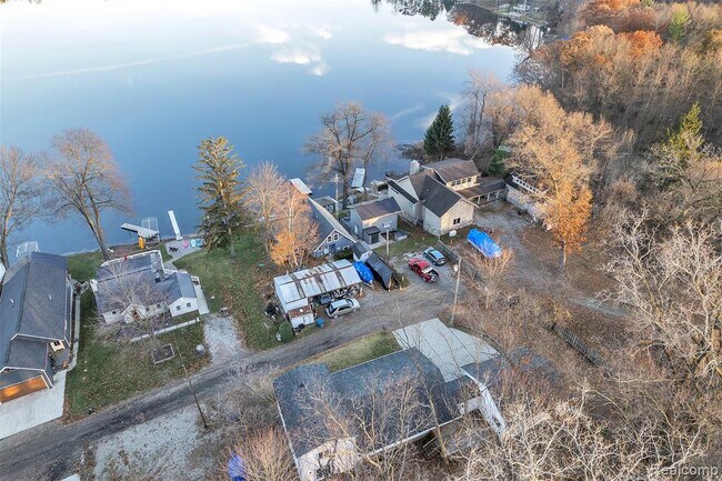 Building Photo - 8165 Leonard Dr