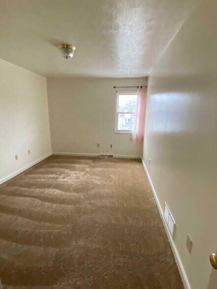 Building Photo - 1501 Summit St