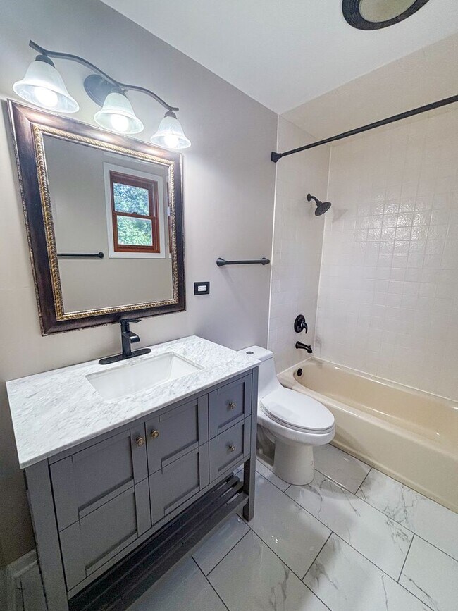 Building Photo - Beautiful 4-Bedroom Home for Rent in Palat...