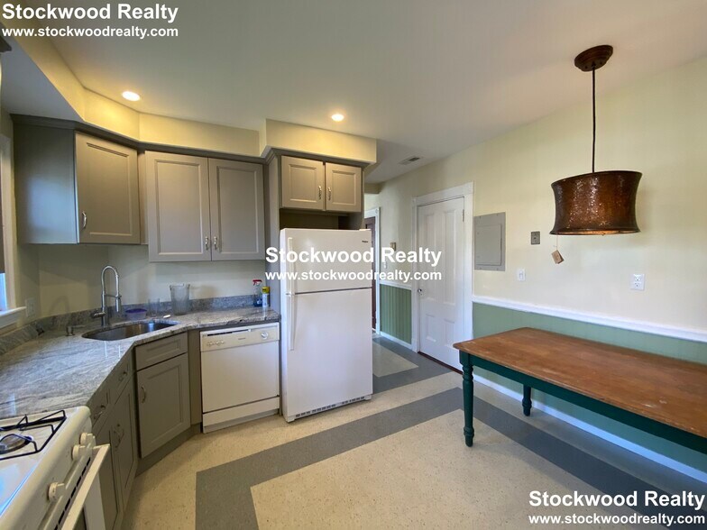 Building Photo - 18 Haverford St