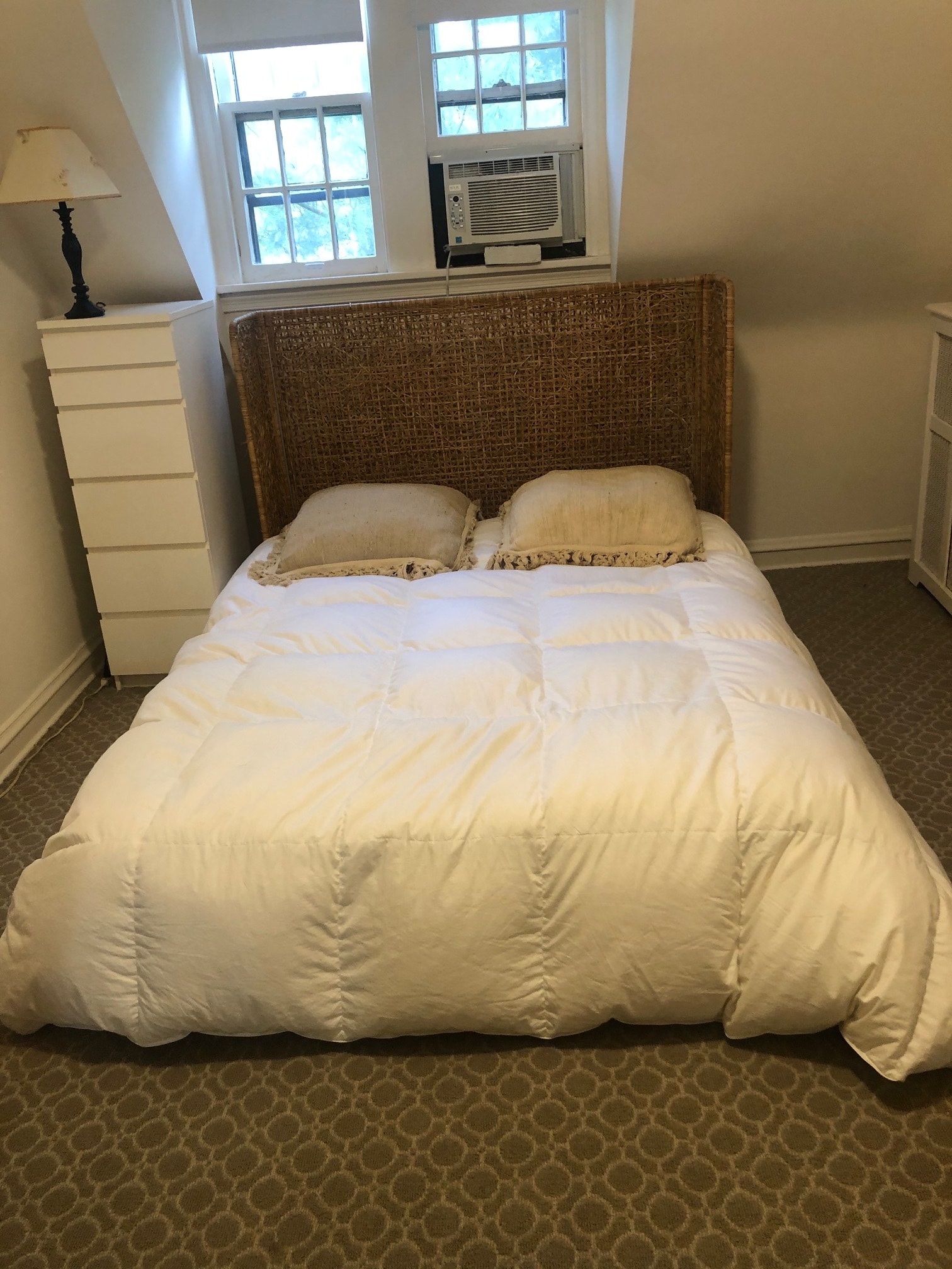 Building Photo - 2879 Ludlow Rd