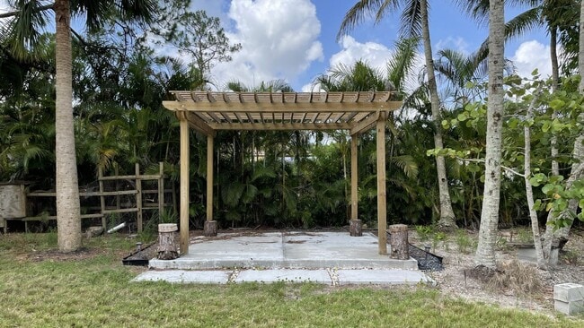 Building Photo - Spacious 3-Bedroom Oasis in Loxahatchee with 2 Full Baths