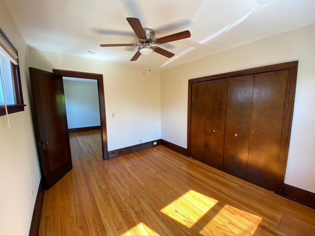 Building Photo - 1745 W 31st Pl