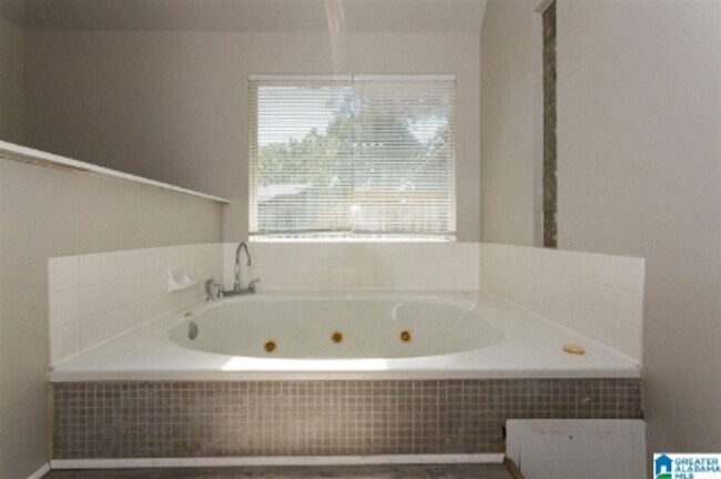 Building Photo - Flexible 3BR/2BA or 2BR + Den Home