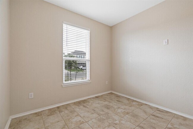 Building Photo - 6300 Carriage Pines Dr