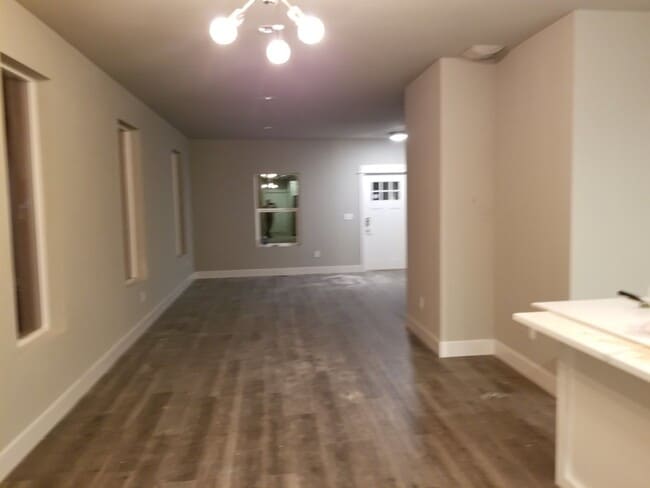 Building Photo - Newer 5 Bed, 3 Bath Home with over 3100+ s...