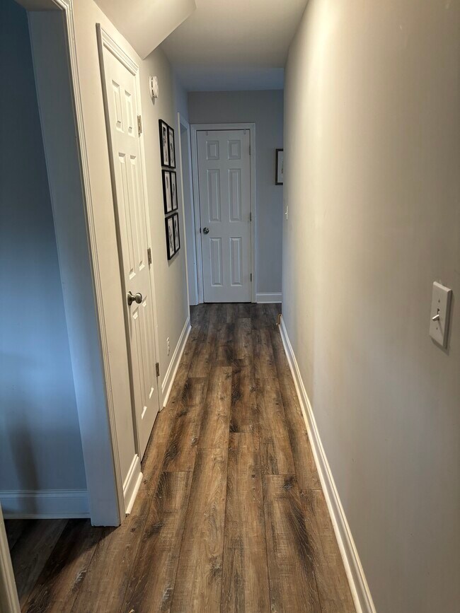 Building Photo - 303 Stonehaven Ln