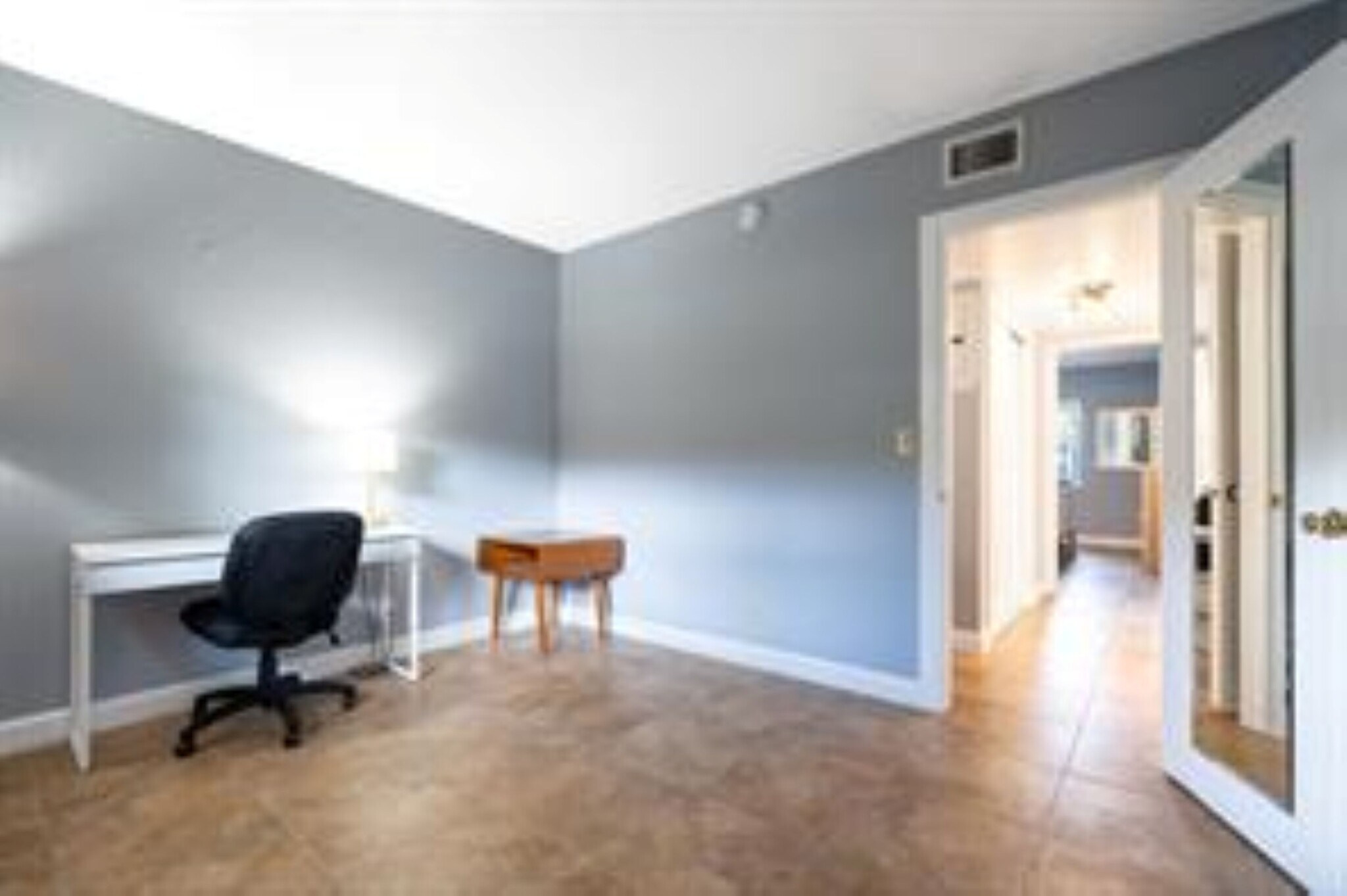 Building Photo - 2607 NE 8th Ave