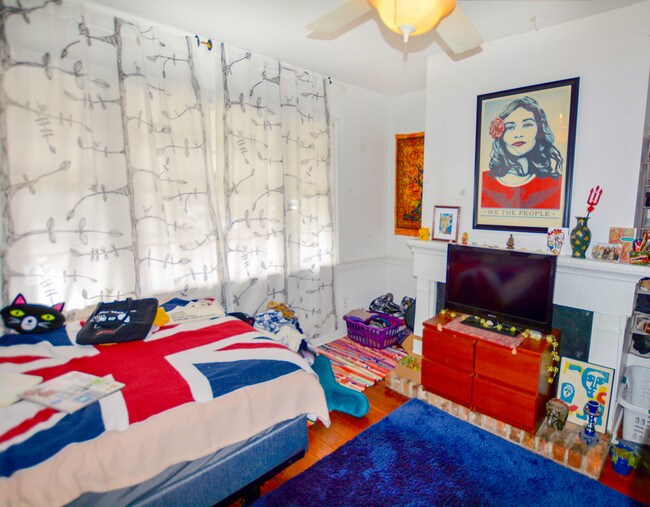 Building Photo - First Floor Downtown Duplex