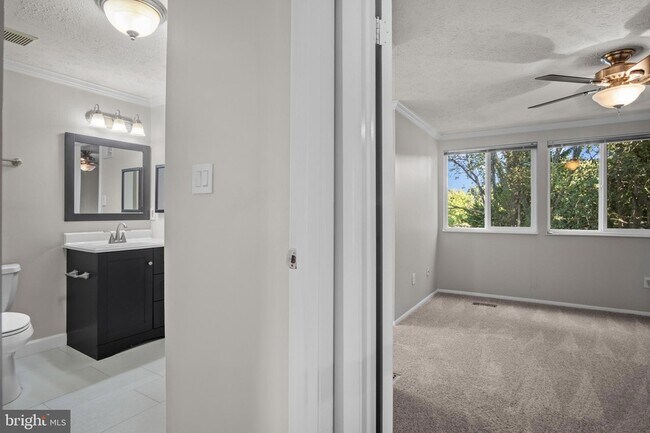 Building Photo - 3390 Longbow Ct