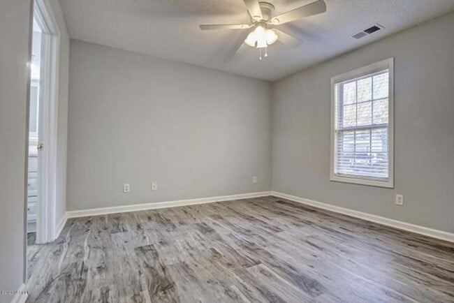 Building Photo - 5008 Hunters Trail