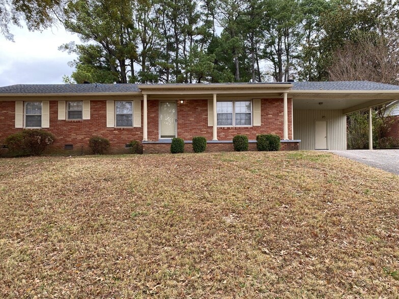 Primary Photo - 135 Ayers Dr