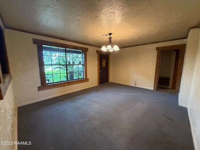 Building Photo - 417 E Broussard Rd