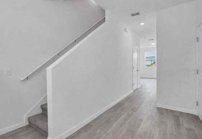 Building Photo - 233 Mandovi St