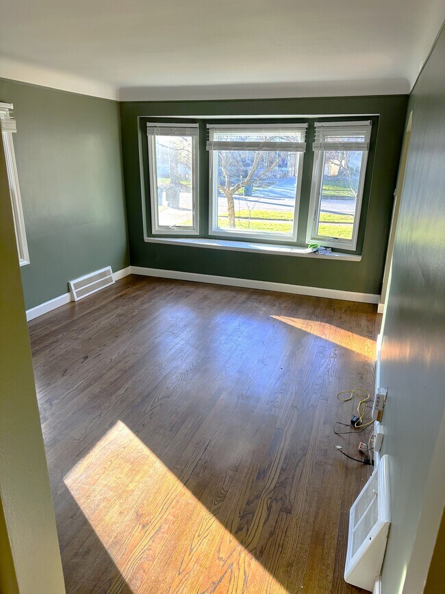 Building Photo - 619 S Gainsborough Ave