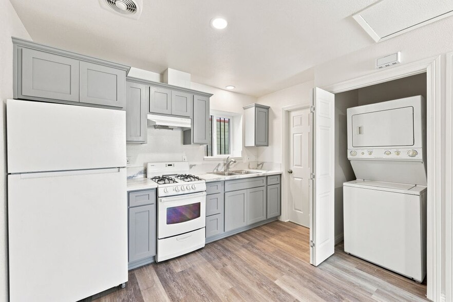 Building Photo - 10646 S Wilton Pl