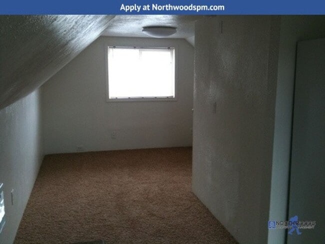 Building Photo - Charming upstairs studio.  Close to shopping