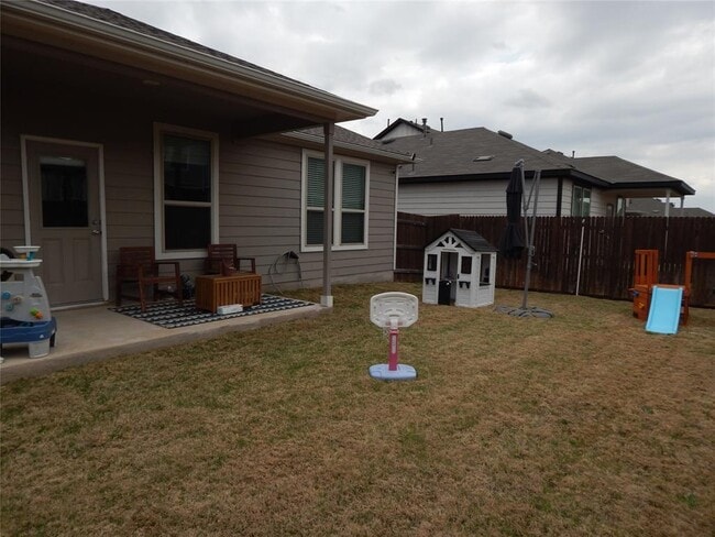 Building Photo - 437 English Oak St