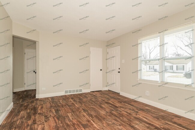 Building Photo - 9854 Dennis Dr