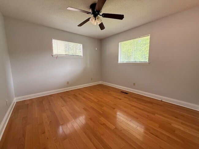 Building Photo - 7156 Holland Ln