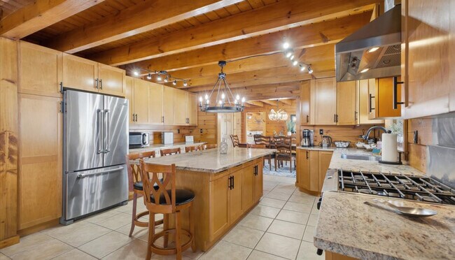 Building Photo - 241 Campbell Rd