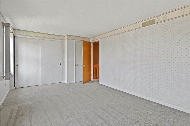 Building Photo - 245 Deerhurst Ln