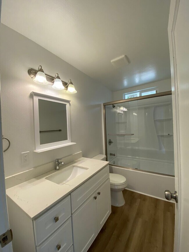 Building Photo - 3 BD/ 1BATH HOUSE LOCATED NEAR DOWNTOWN VA...