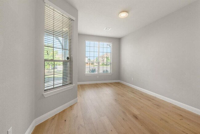 Building Photo - 10709 Lavon Bend