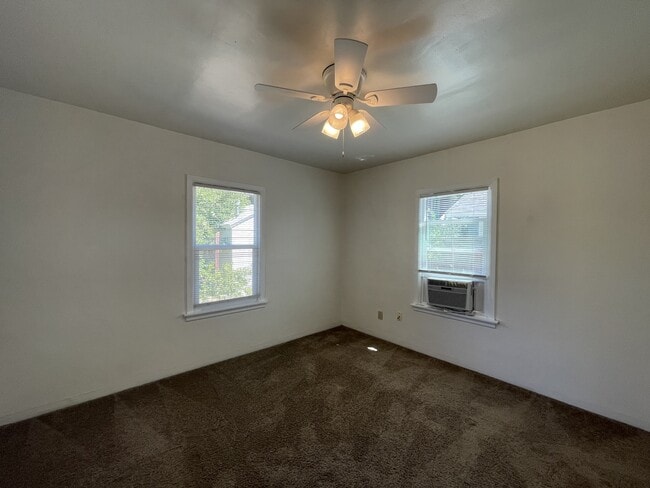 Building Photo - 568 E 9th Ave