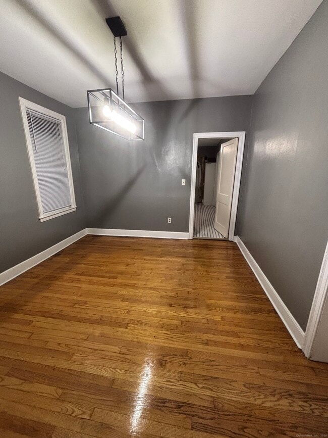 Primary Photo - 33 Aetna St