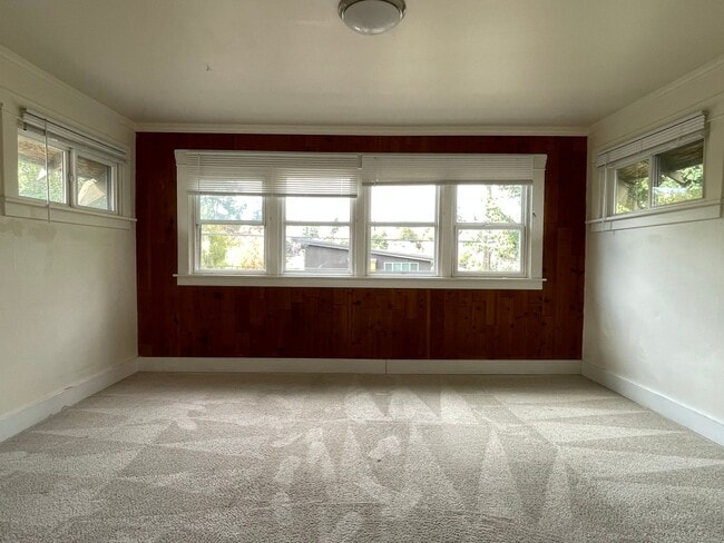 Building Photo - CLICK "REQUEST A TOUR" NOW!