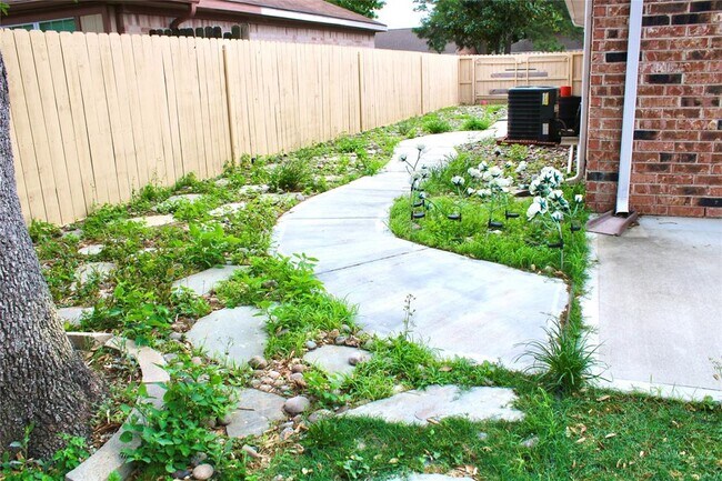 Building Photo - 22538 Market Square Ln