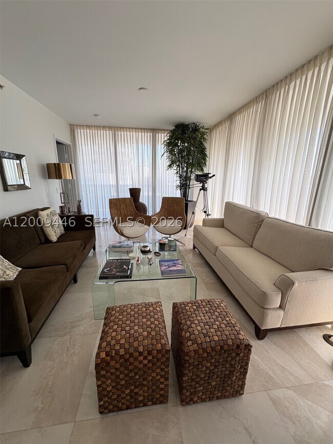 Building Photo - 5875 Collins Ave