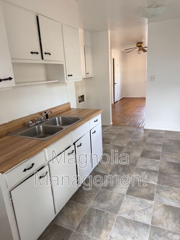 Building Photo - 820 Arrow St