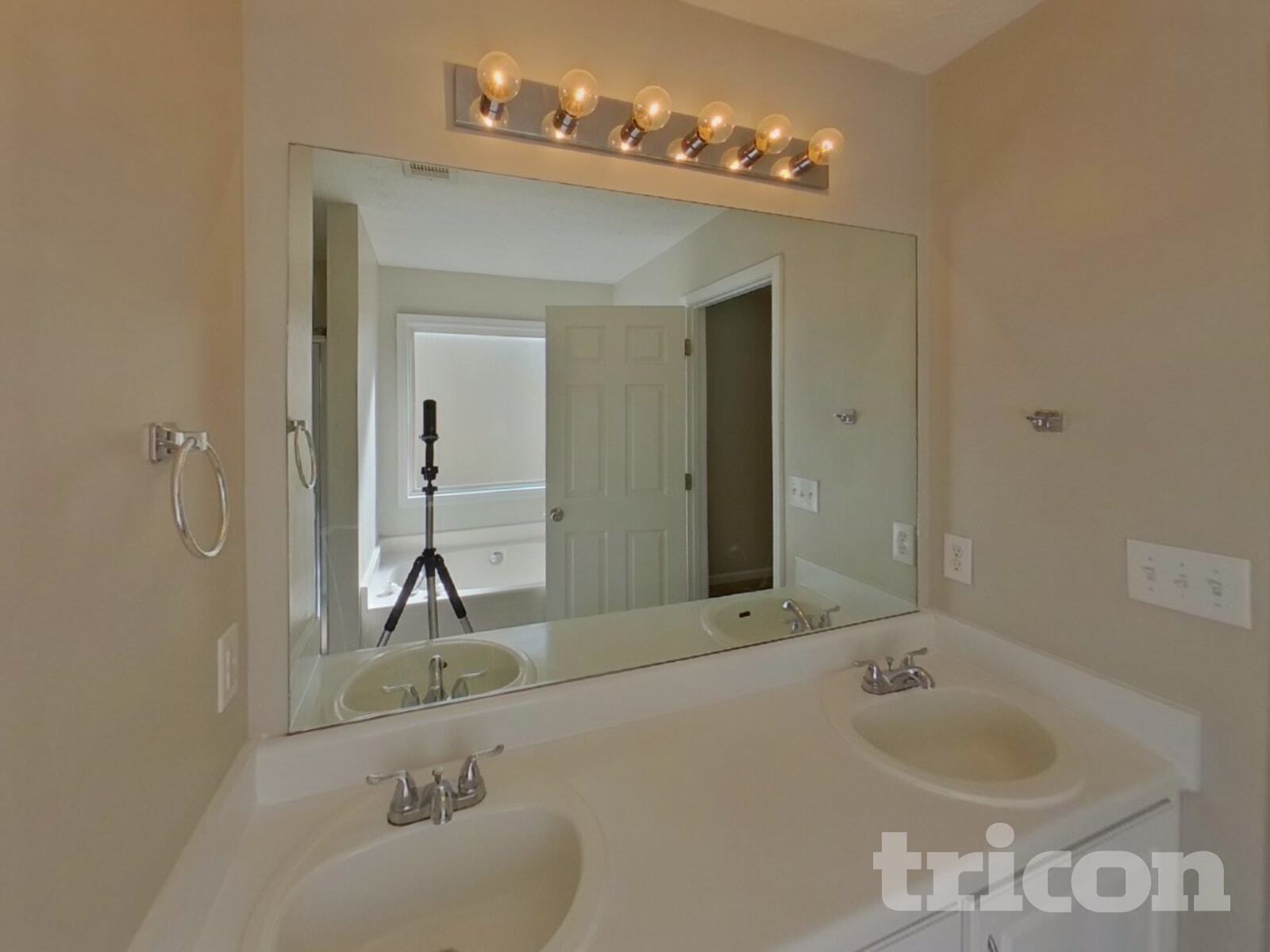 Building Photo - 348 Shadowbrooke Cir SW