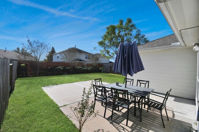 Building Photo - 19931 Roycroft Ln