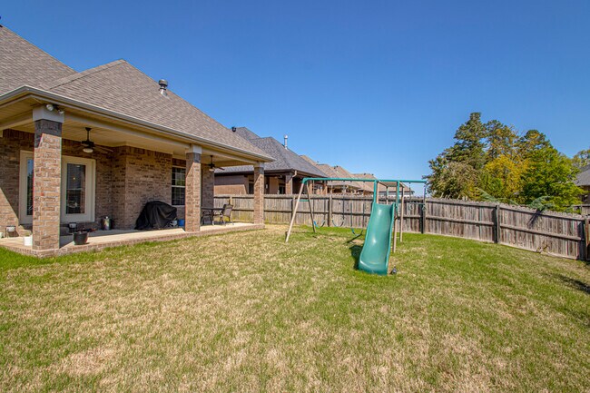 Building Photo - 35 Forest Valley Ln
