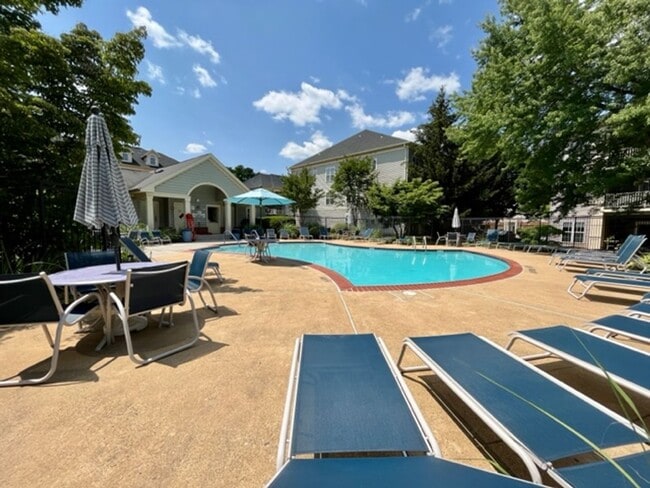 Building Photo - Beautiful 3 BR 2 FB condo with its own garage and driveway