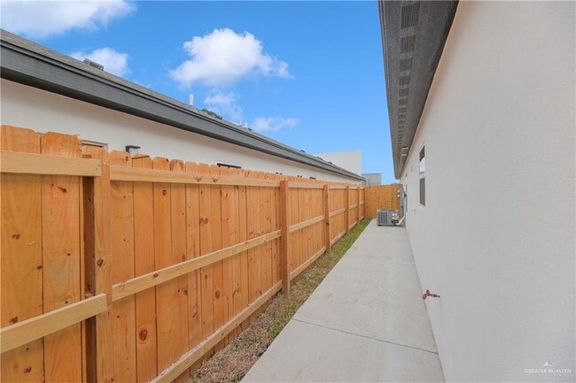 Building Photo - 18 E 24th St