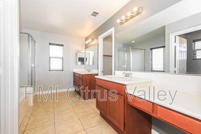 Building Photo - 28560 Sunridge Ct
