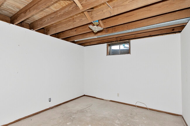 Building Photo - 8310 E Coral Rd