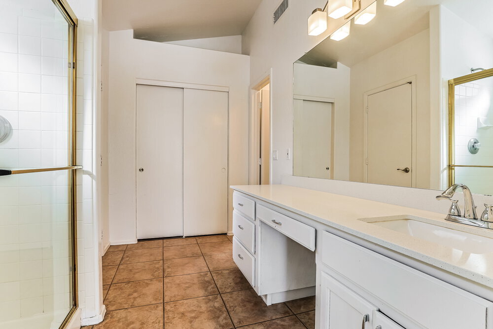 Building Photo - 1247 E Cindy St