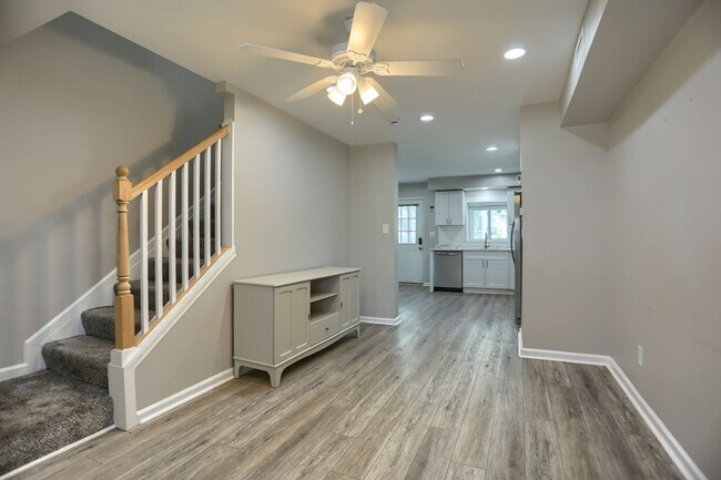 Building Photo - 1207 Anglesea St