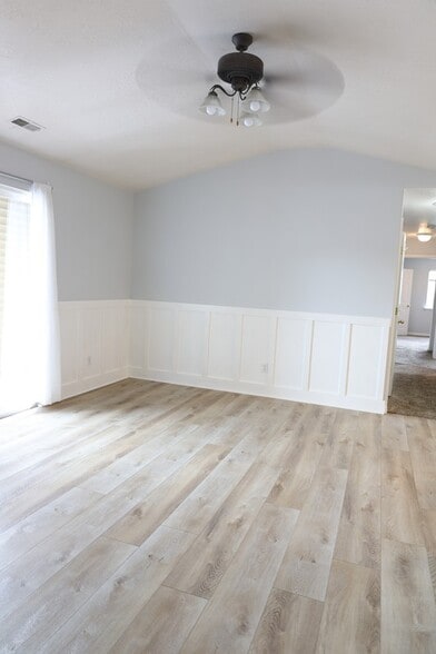 Building Photo - 8116 N Ridge Loop W