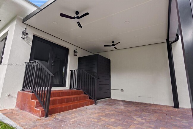 Building Photo - 1134 SW 12th Ct