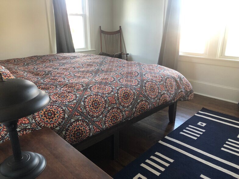 Building Photo - 9 Oak St