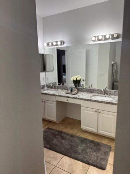 Building Photo - 733 Hacienda Cir